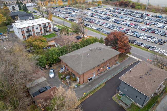 1433A Byron St S in Whitby, ON - Building Photo - Building Photo