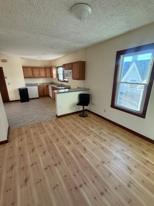 569 Main St, Unit 2 in Medford, MA - Building Photo