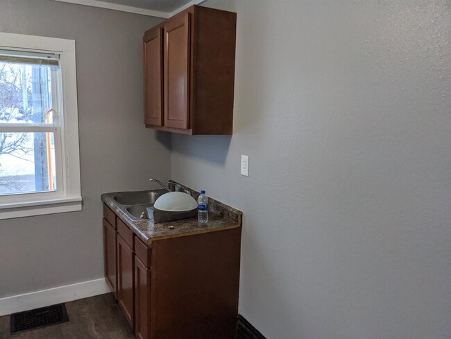 609 1st St E in Independence, IA - Building Photo - Building Photo