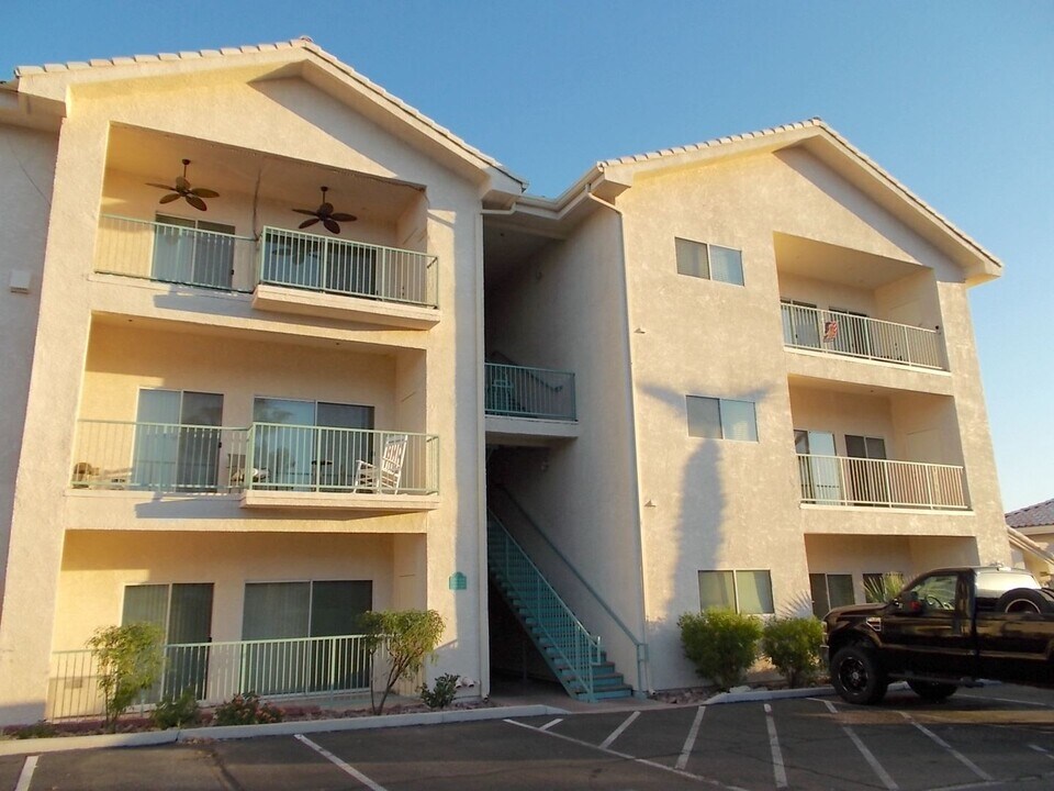 3550 Bay Sands Dr in Laughlin, NV - Building Photo