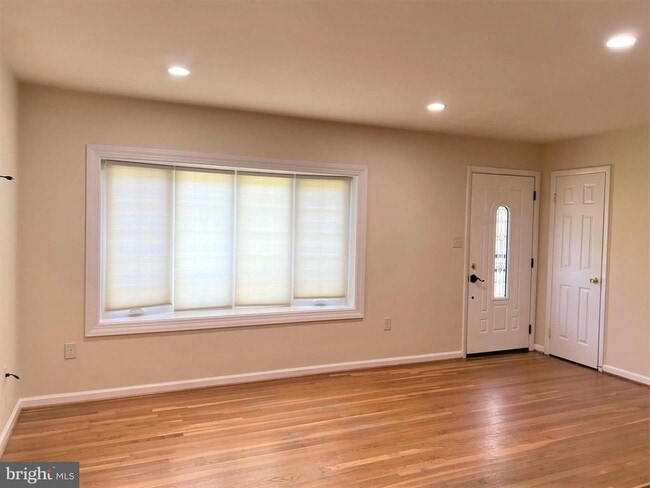 14800 Cloverdale Rd in Woodbridge, VA - Building Photo - Building Photo