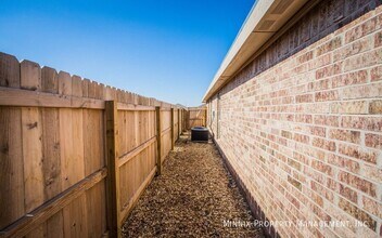 1301 N Dover Ave in Lubbock, TX - Building Photo - Building Photo