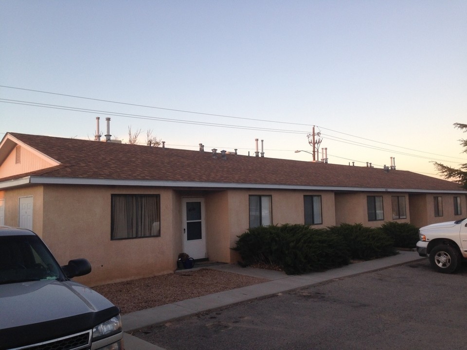 483 Vancouver Rd SE in Rio Rancho, NM - Foto de edificio