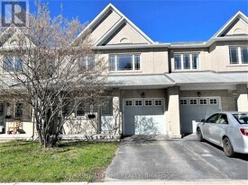 105 Tacom Cir in Ottawa, ON - Building Photo