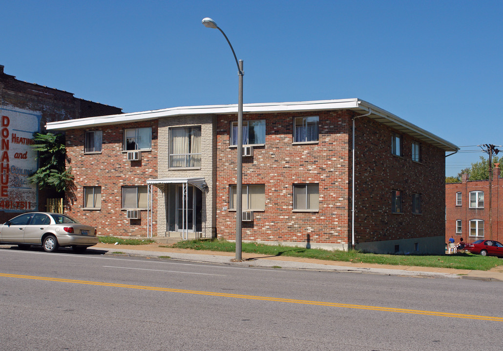 5451 Gravois Ave in St. Louis, MO - Building Photo