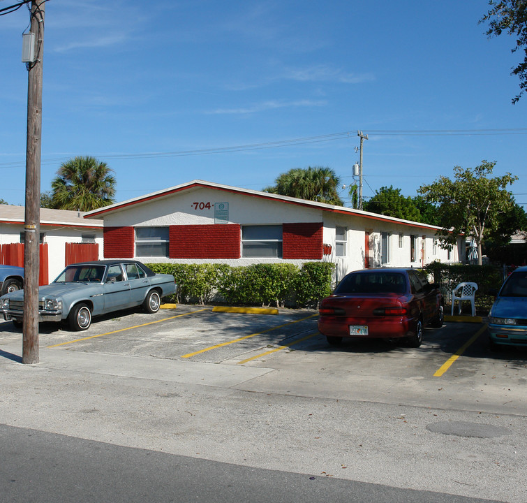 704-708 NW 8th Ave in Pompano Beach, FL - Building Photo