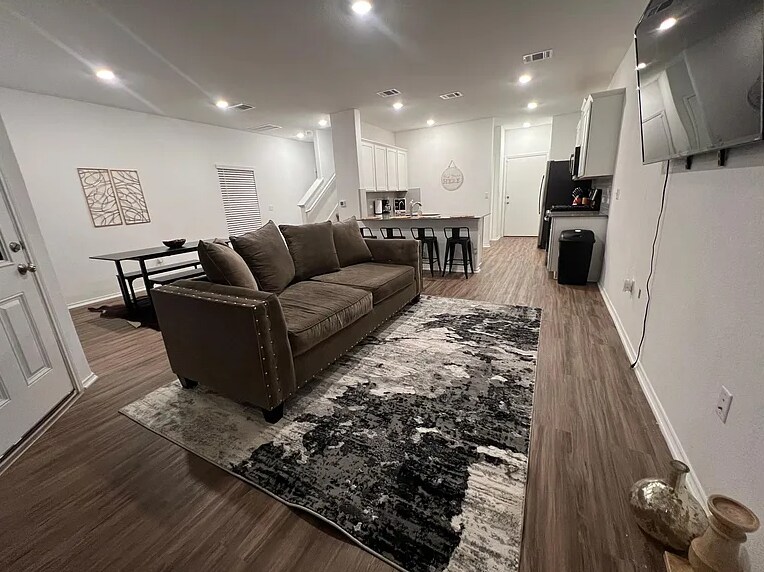 Room in Townhome on Spotted Leaf Wy in Austin, TX - Building Photo