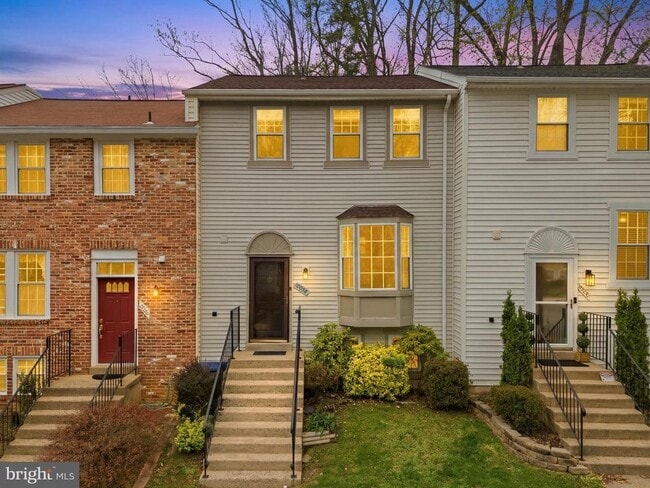 10058 Chestnut Wood Ln in Burke, VA - Building Photo - Building Photo