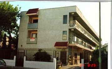 1406 N Serrano Ave in Los Angeles, CA - Building Photo - Building Photo