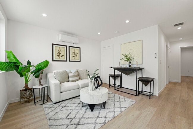 property at 5310 S Victoria Ave