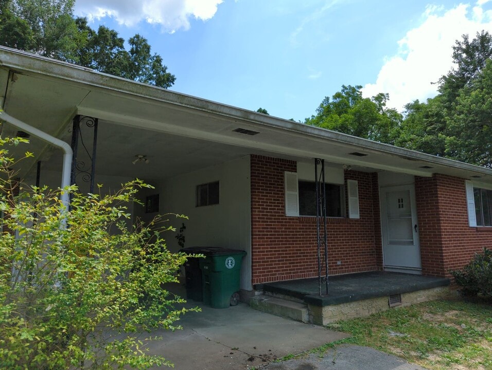 1302 Ridgefield Cir in Chattanooga, TN - Building Photo