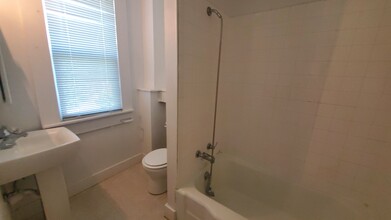 4932 Davenport St, Unit 3 in Omaha, NE - Building Photo - Building Photo