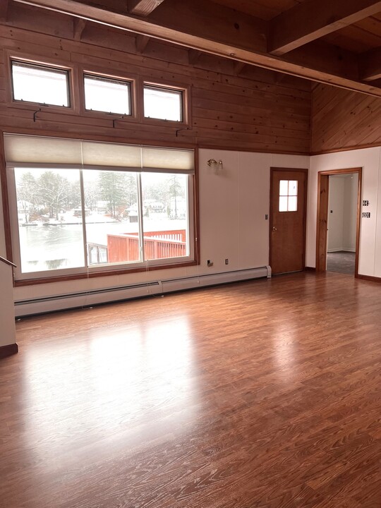 150 N Shore Dr, Unit 1 in Stow, MA - Foto de edificio