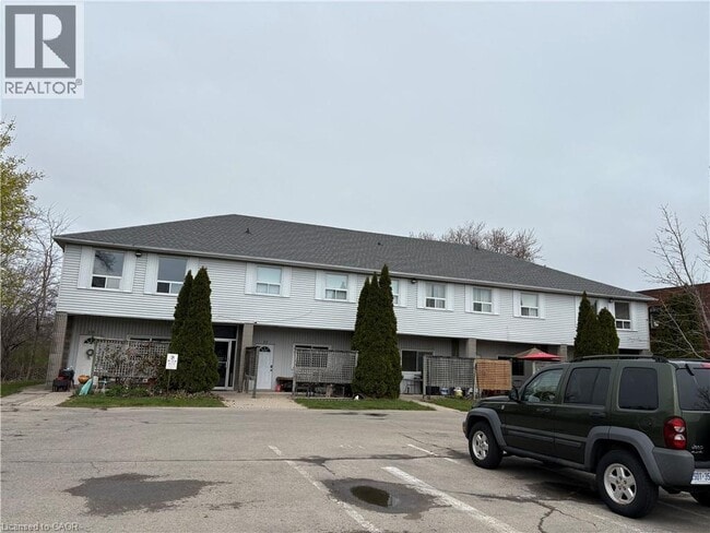 property at 524 Main St W