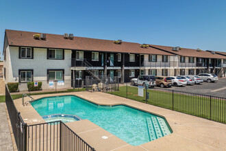 Las Ventanas Apartments in Phoenix, AZ - Foto de edificio - Building Photo