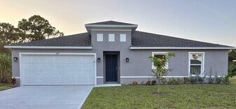 1017 Tevis St SE in Palm Bay, FL - Building Photo