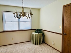7404 Eisenhower Dr in Youngstown, OH - Building Photo - Building Photo