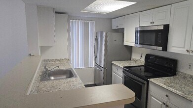 3194 Coral Lake Ln in Coral Springs, FL - Building Photo - Building Photo