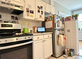 330 St Paul St in Brookline, MA - Building Photo