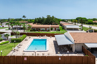 South Pointe Villas in Ft. Myers, FL - Building Photo - Building Photo