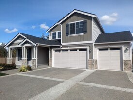 930 Rainier Lp in Mount Vernon, WA - Building Photo