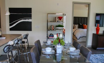 905 Town and Country Blvd-Unit -Studio BDA in Houston, TX - Building Photo - Building Photo