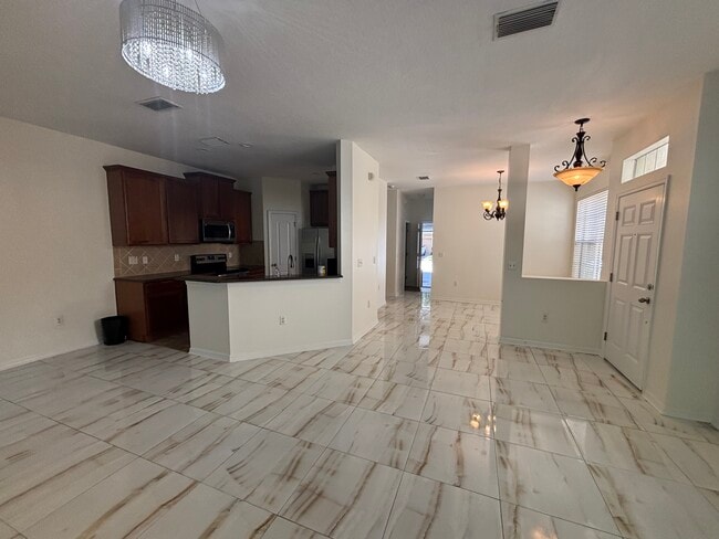 6770 Breezy Palm Dr in Riverview, FL - Foto de edificio - Building Photo