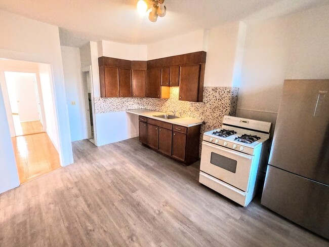 92 Wenham St in Boston, MA - Building Photo - Building Photo