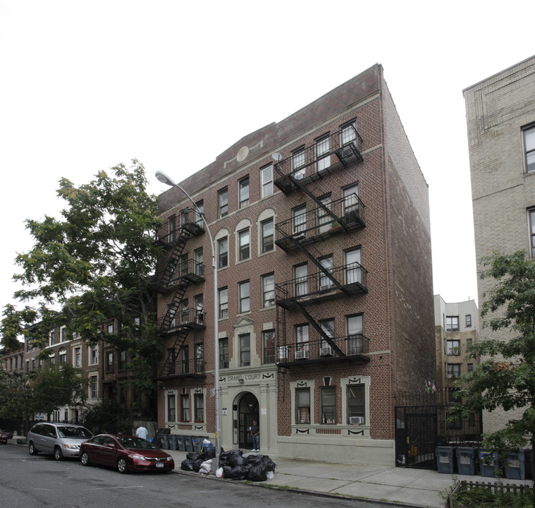 Grand Court in Brooklyn, NY - Building Photo