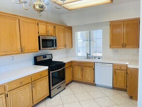 1567 La Verada Ct in Camarillo, CA - Building Photo - Building Photo