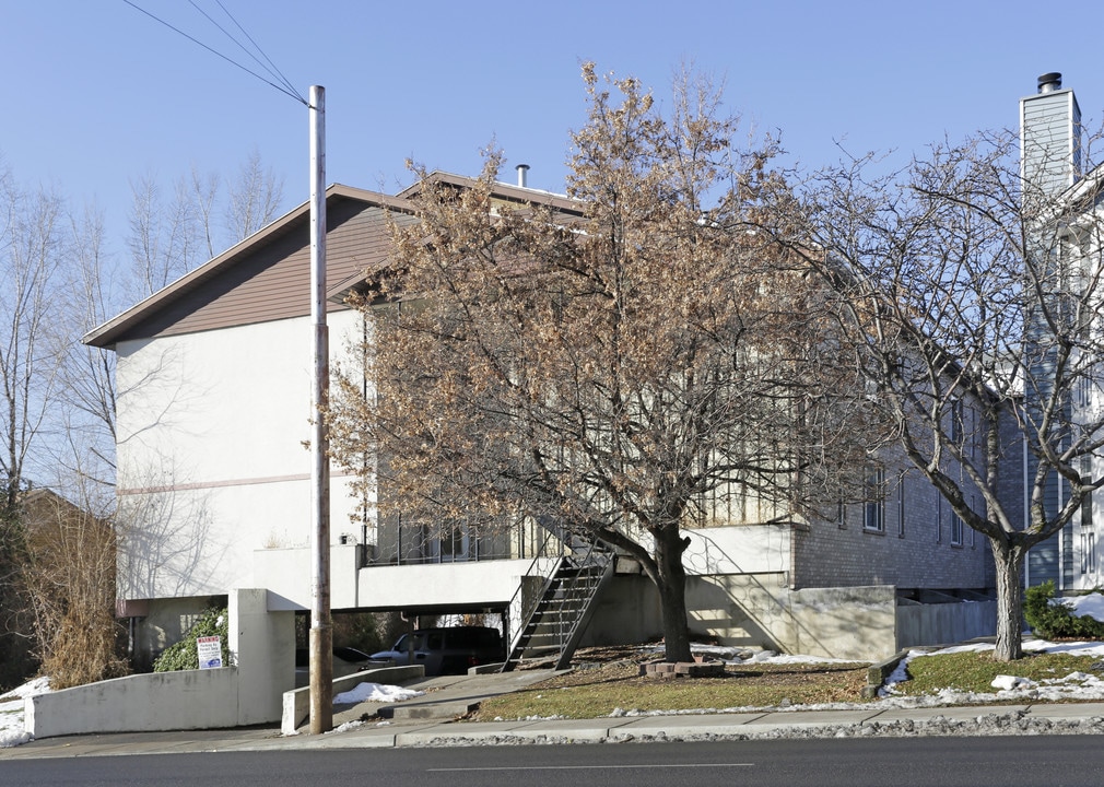 9 and 9 BYU Apartments in Provo, UT - Foto de edificio