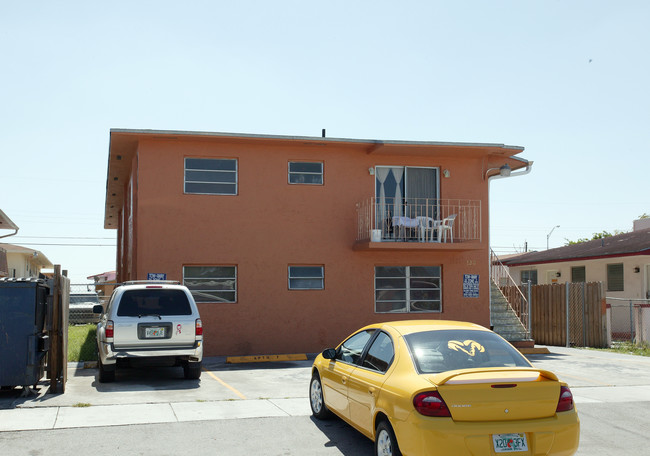 130 W 27th St in Hialeah, FL - Building Photo - Building Photo