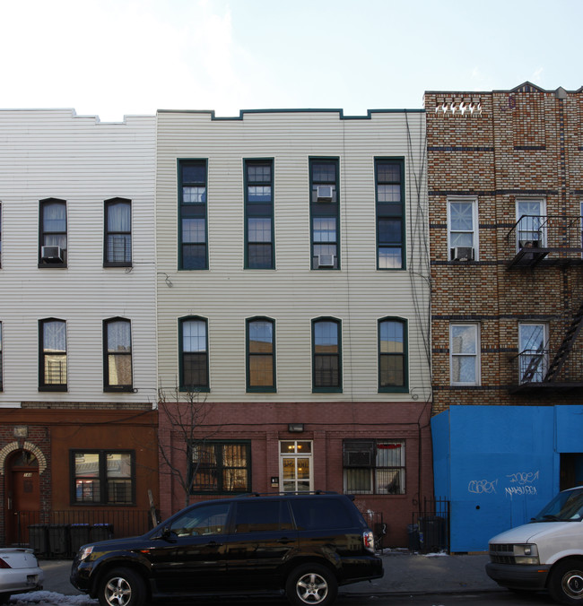 142 Wilson Ave in Brooklyn, NY - Building Photo - Building Photo