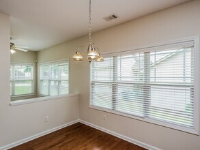 92 Majestic Dr in Newnan, GA - Foto de edificio - Building Photo