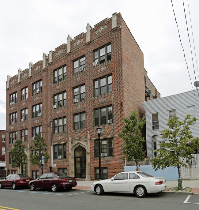 411 15th St in Union City, NJ - Building Photo - Building Photo