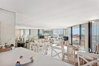 265 Dune Rd in Westhampton Beach, NY - Foto de edificio - Building Photo