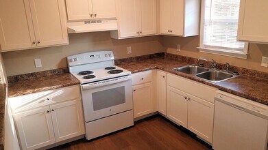 426 Academy Rd, Unit 426-A Academy Rd in Hendersonville, NC - Building Photo - Building Photo