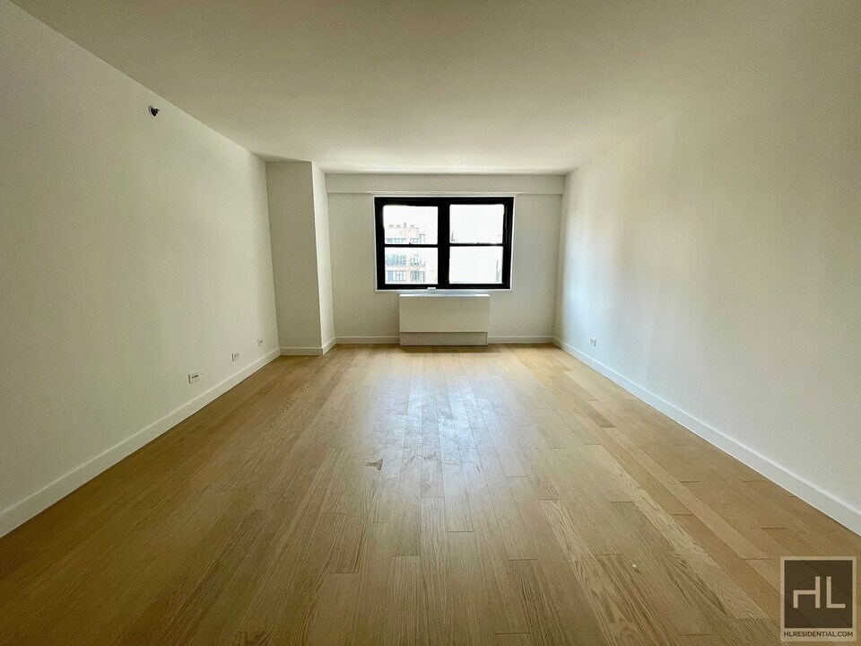 East 39th Street in New York, NY - Building Photo