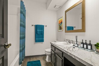 Equinox at Midtown in Chattanooga, TN - Foto de edificio - Building Photo