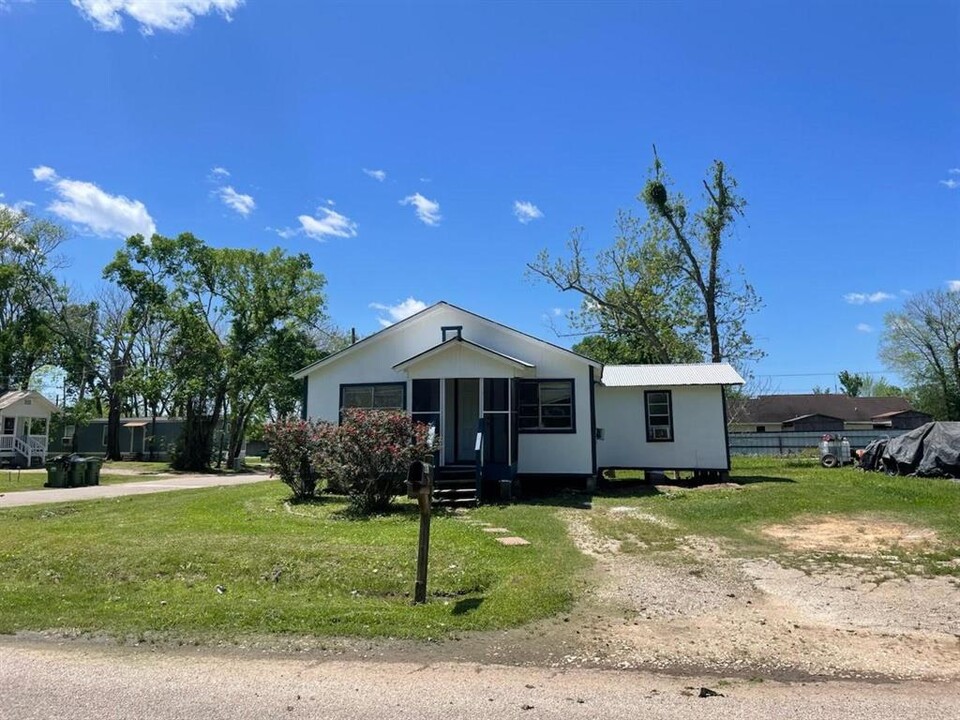 601 N Franklin Ave in Cleveland, TX - Building Photo