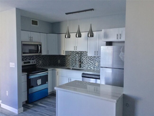 1330 West Ave in Miami Beach, FL - Building Photo - Building Photo