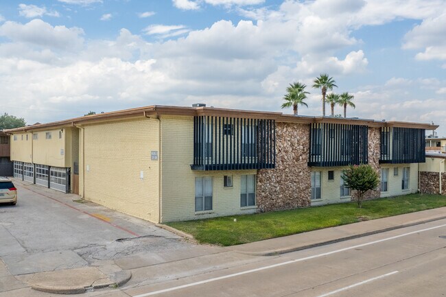 Palm Gardens in Houston, TX - Building Photo - Building Photo