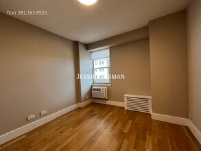 80 N Moore St in New York, NY - Building Photo - Building Photo