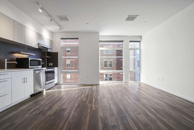 822 Beacon St, Unit 207 in Boston, MA - Building Photo - Building Photo