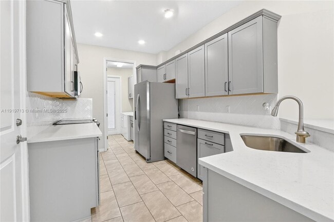 4144 Greenway Dr in Hollywood, FL - Building Photo - Building Photo