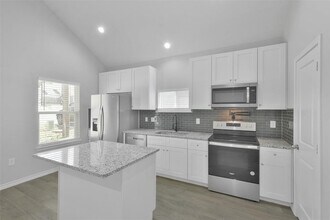 352 Westchase St in Montgomery, TX - Building Photo - Building Photo
