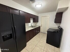 625 E Broadway Rd in Tempe, AZ - Building Photo