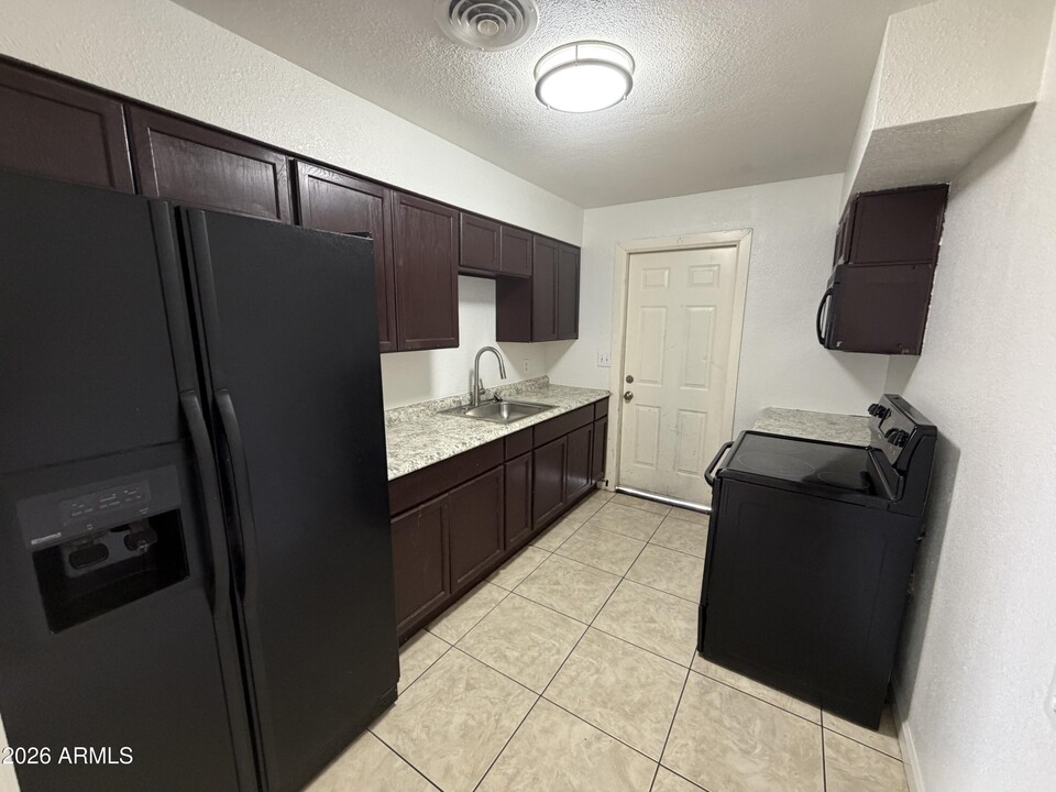 625 E Broadway Rd in Tempe, AZ - Building Photo