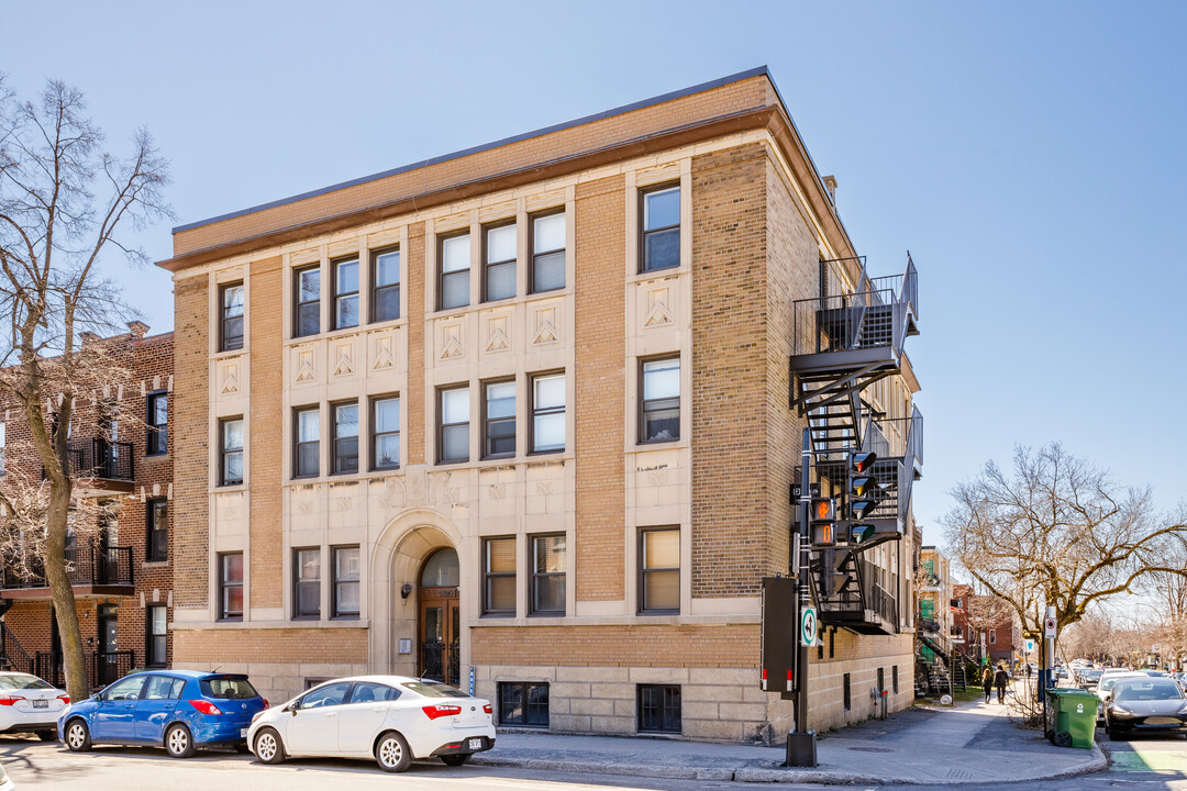 5390 Decelles Av in Montréal, QC - Building Photo