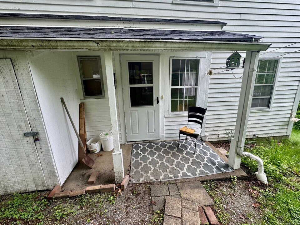111 Rockwell St in Winchester, CT - Building Photo